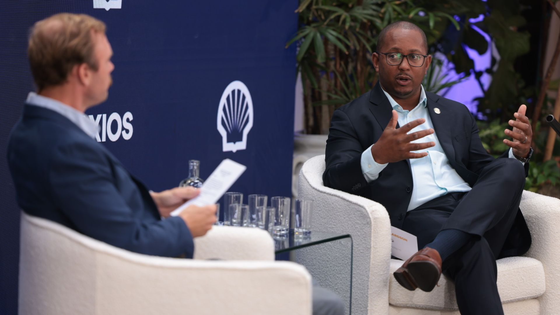 Andrew Keatts interviews Mayor Rex Richardson at an Axios event