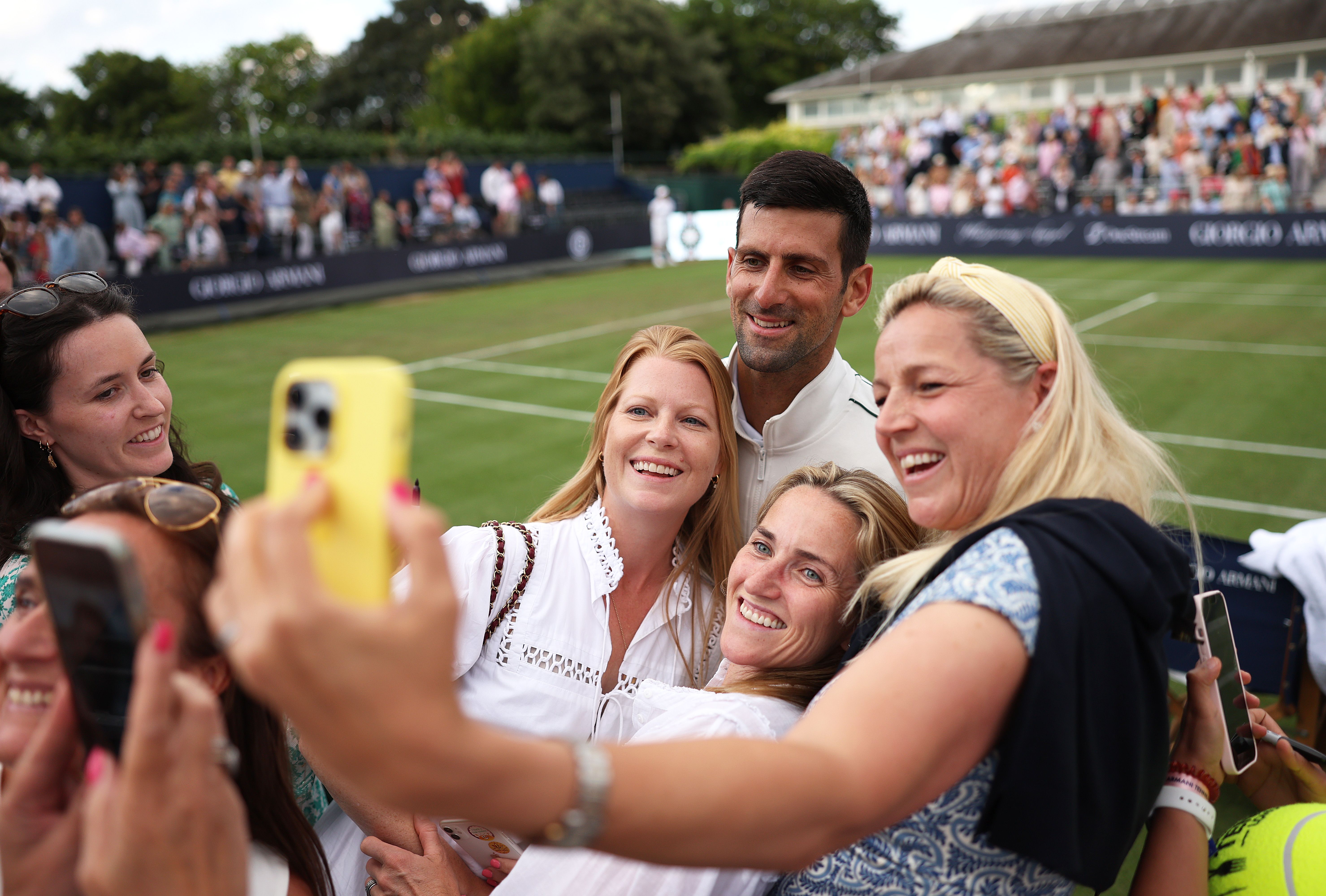 djokovic poses with fans