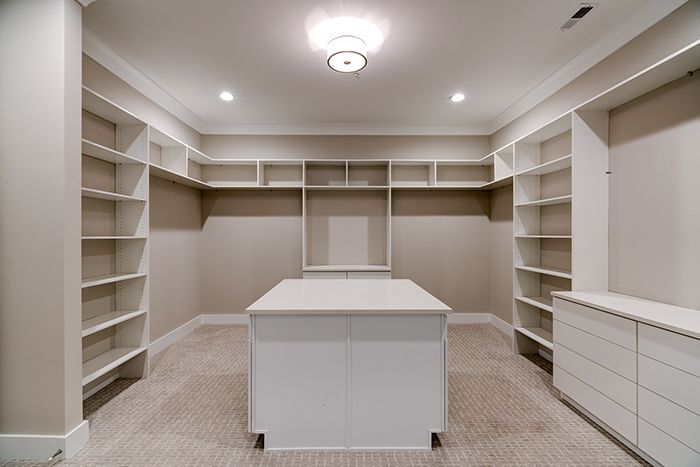 closet-at-dilworth-berkshire-apartments