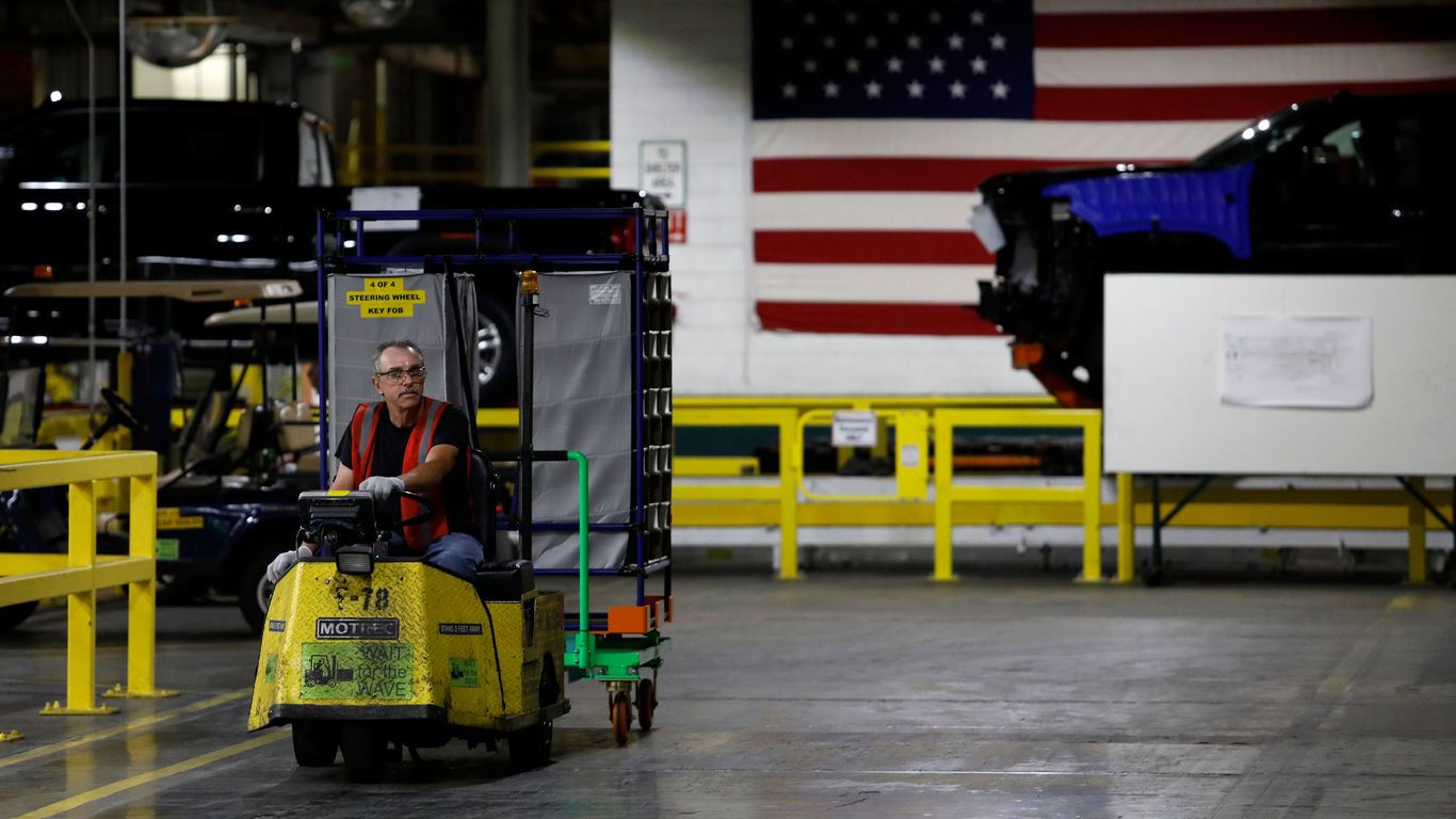 Midwestern manufacturing improved in December but is still contracting