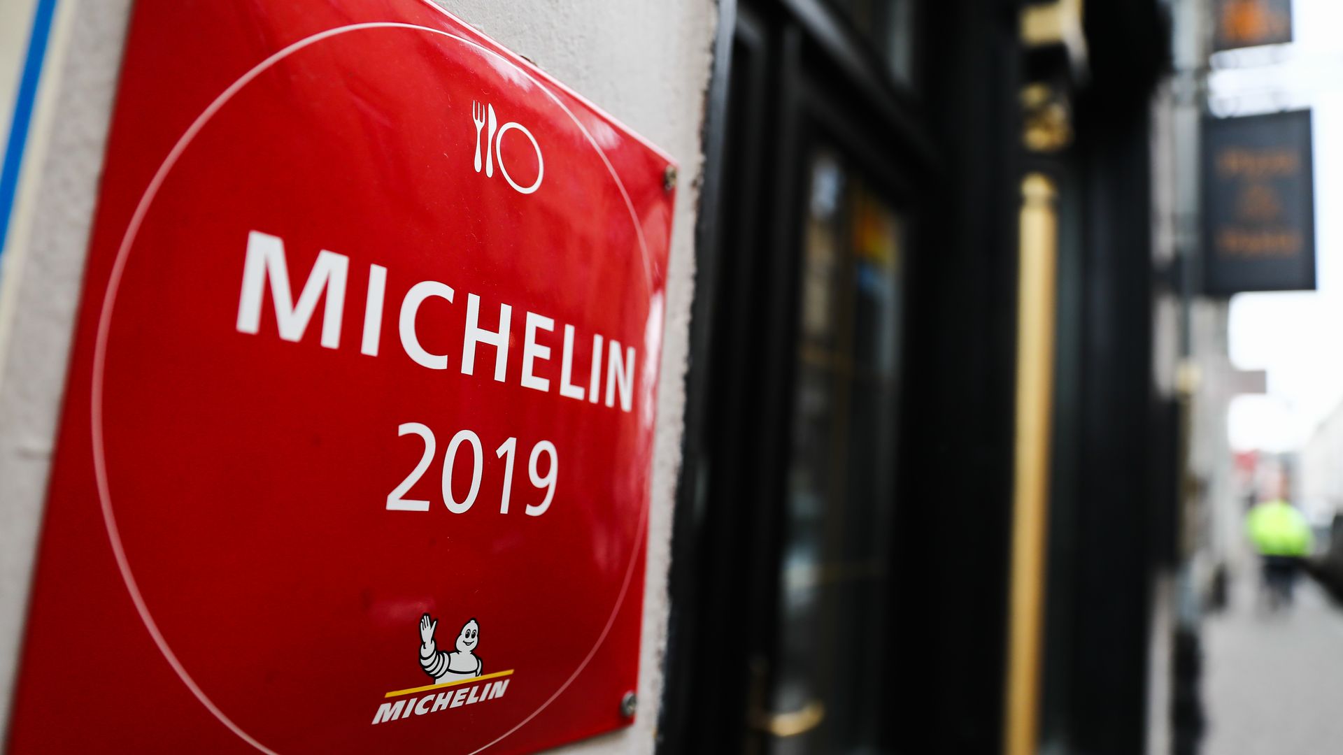 Michelin plate on a restaurant