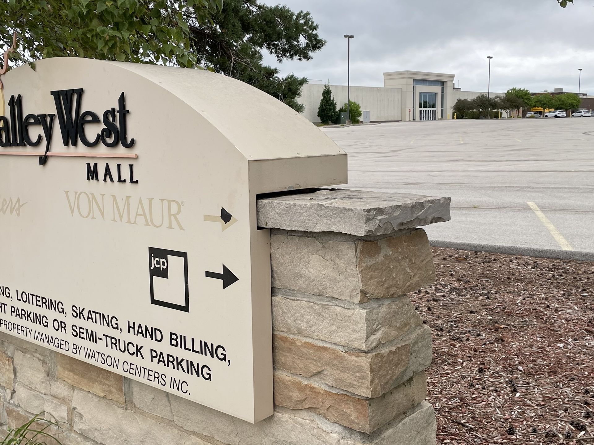Von Maur reportedly leaving Valley West Mall 