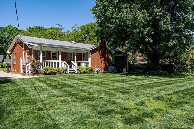 4324 Maypole Court porch