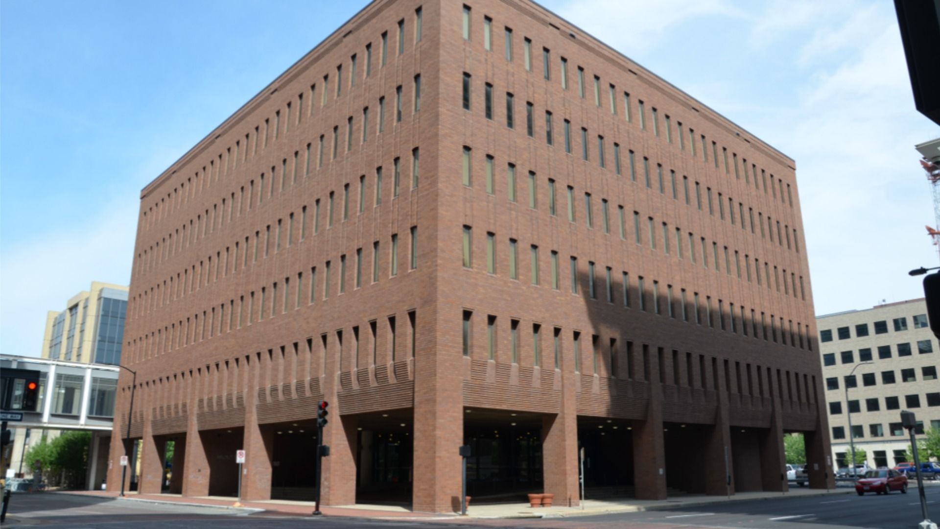 A photo of the Walnut Street School in downtown Des Moines.