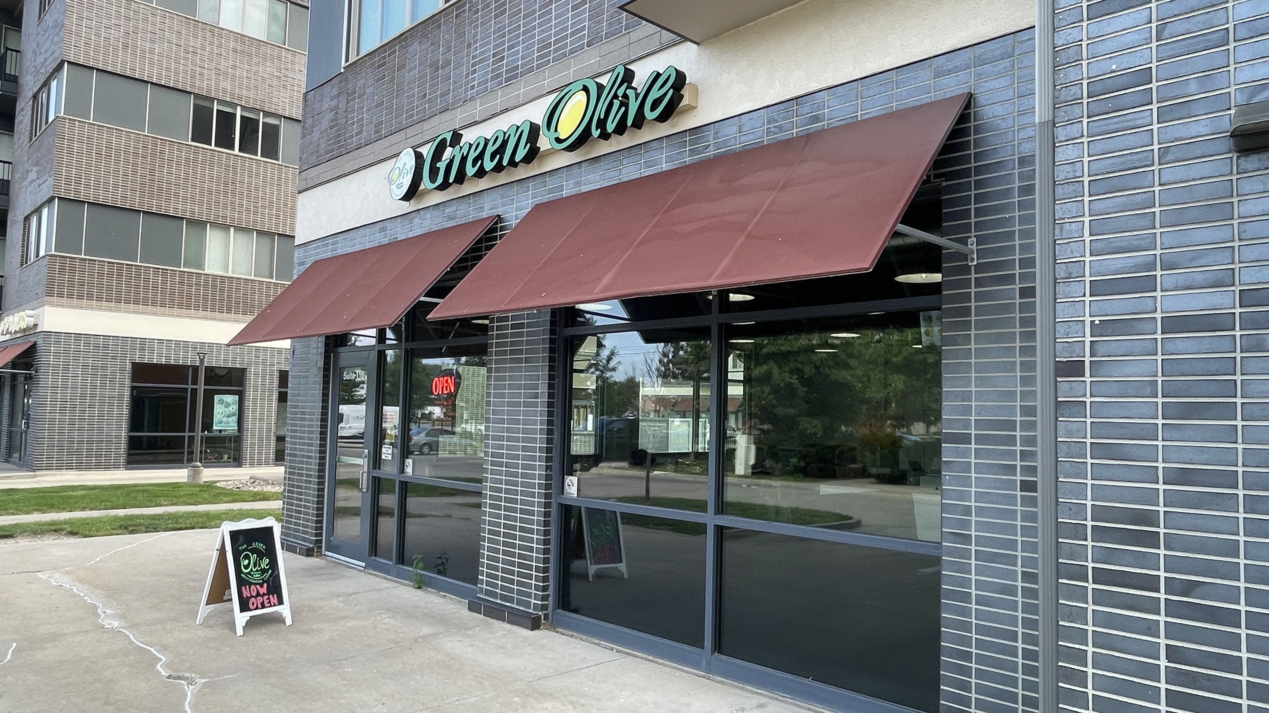 First bite: The Green Olive expands to downtown Des Moines