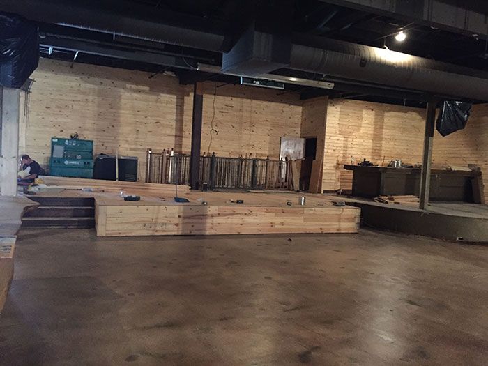 inside-flght-beer-and-music-hall