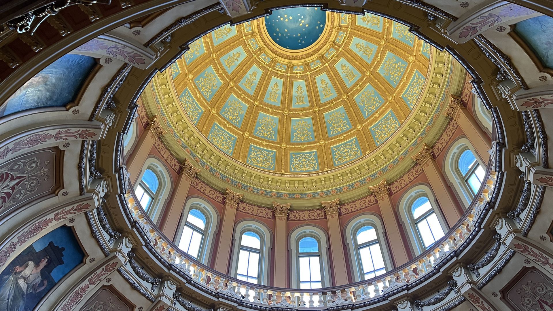 Michigan Capitol rotunda. Photo: Samuel Robinson/Axios.