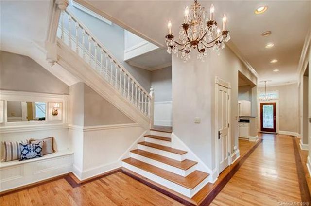 333 W 9th Street entry