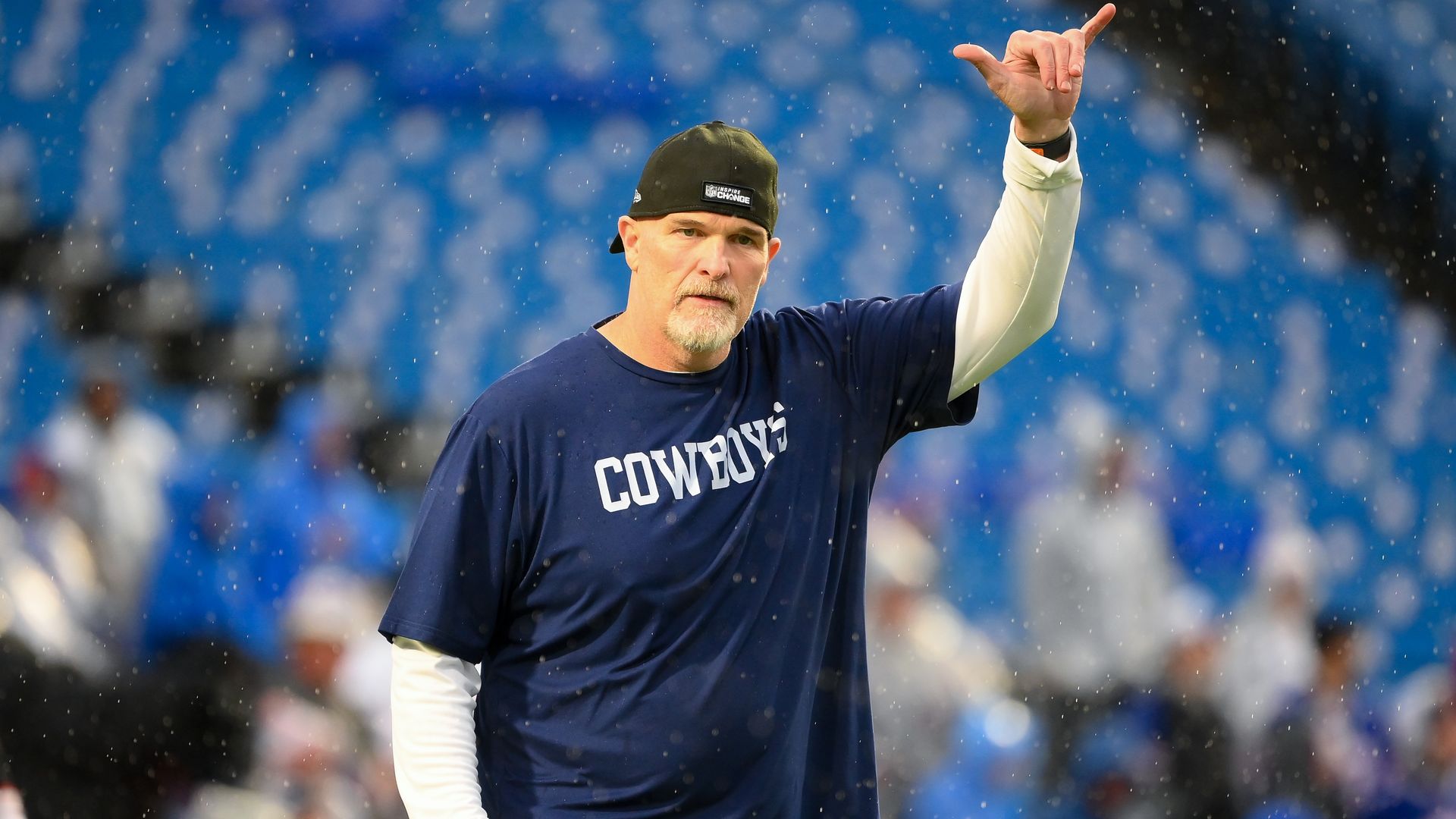 Cowboys defensive coordinator Dan Quinn holds up his hand