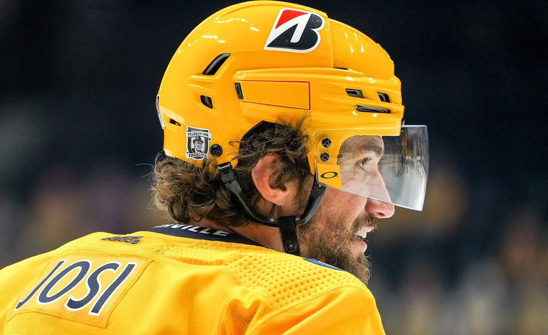 A hockey player in yellow uniform
