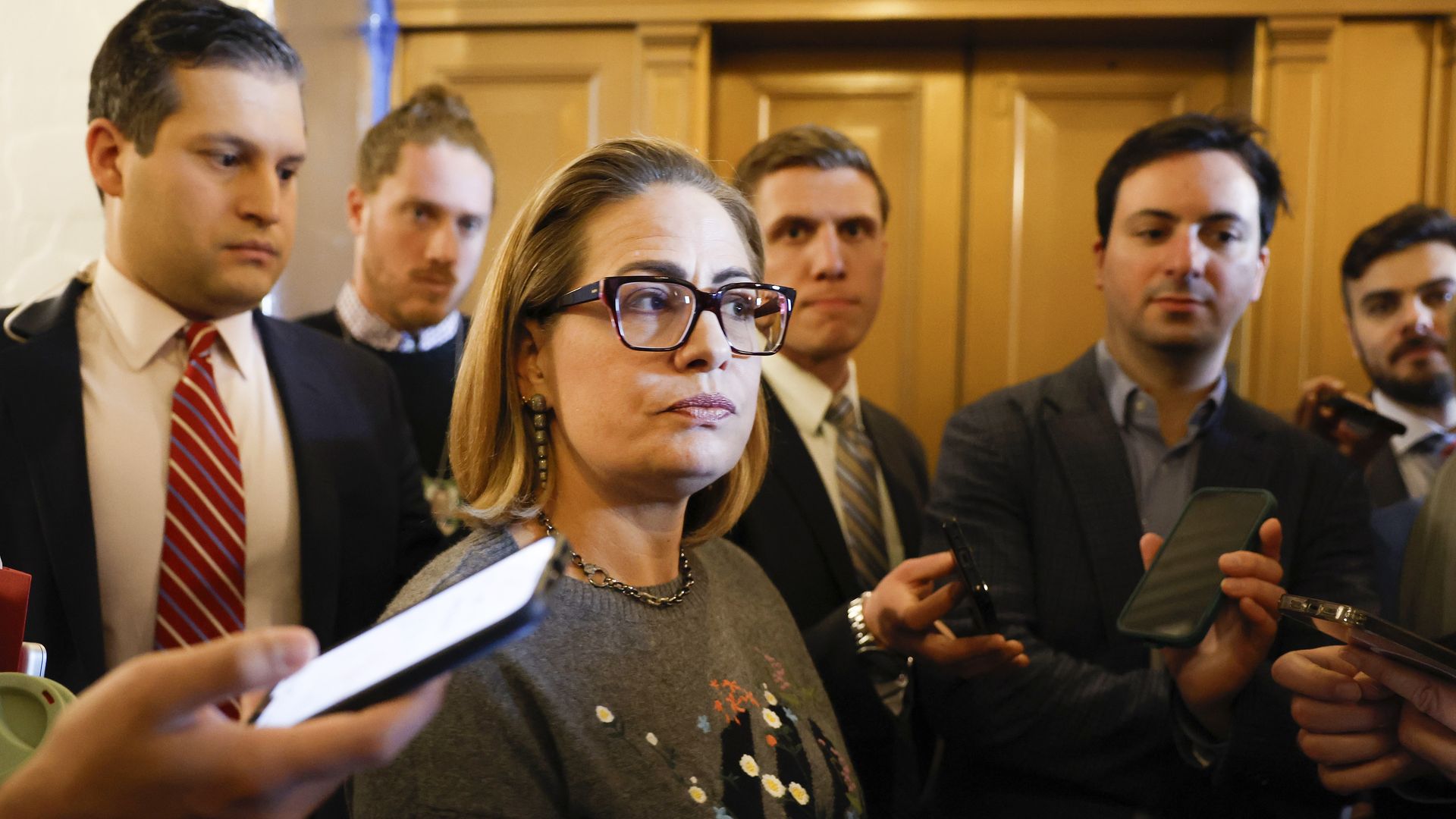 en Kyrsten Sinema (I-AZ) speaks to reporters during a vote in the Senate Chambers 