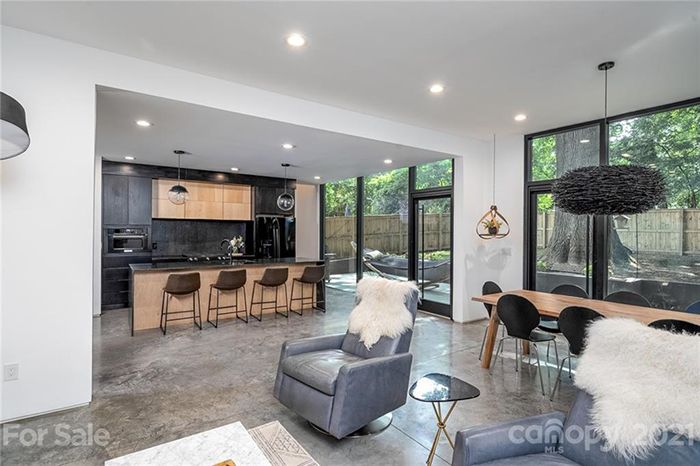 1825 Merriman Ave, interior