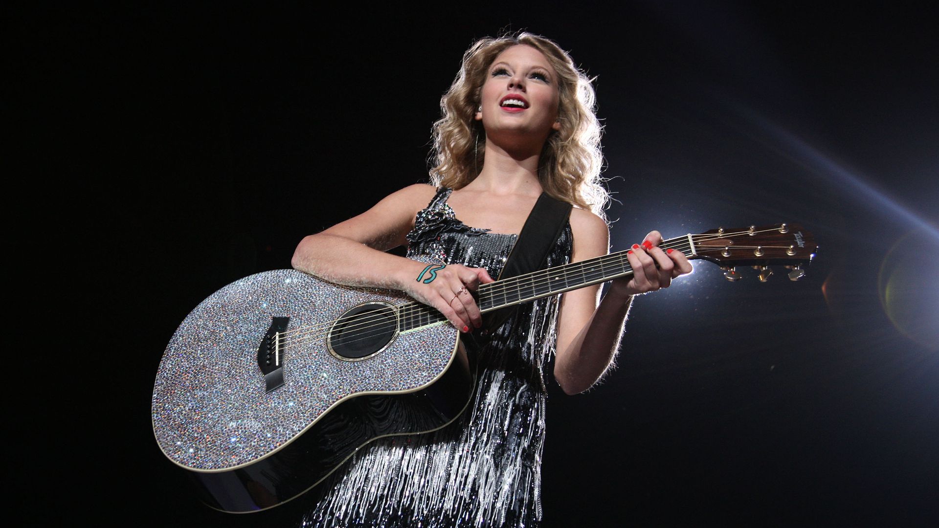 Taylor Swift performs during the Fearless Tour at Madison Square Garden