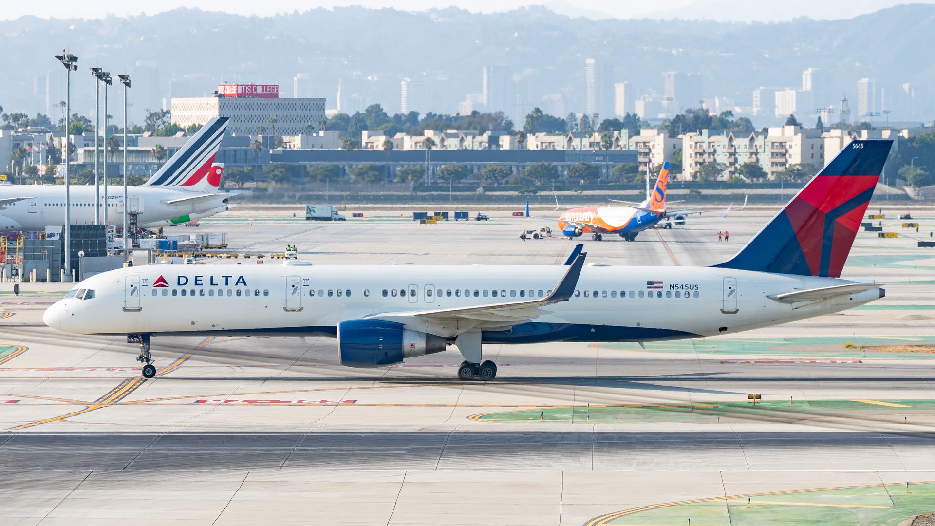 A Delta Airlines Boeing 757 at Los Angeles international Airport in July 2022. 