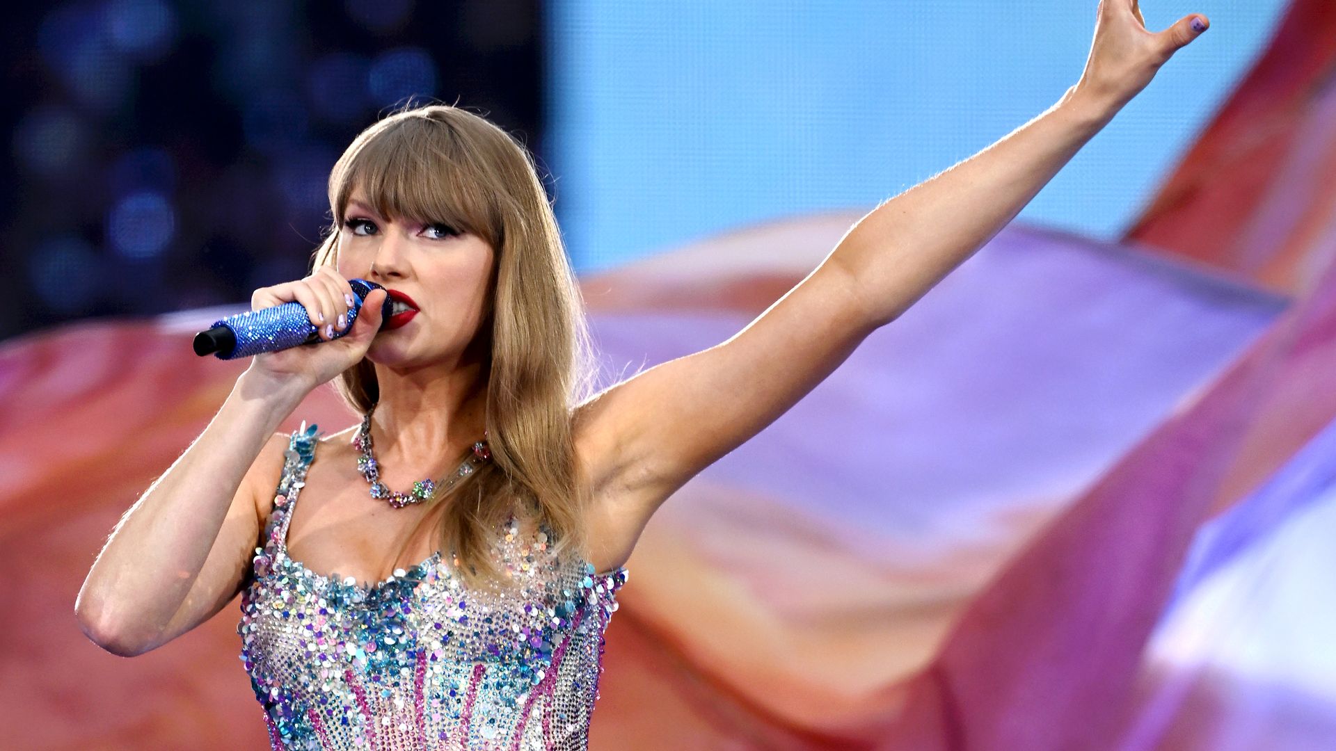  Taylor Swift performs on stage during the "Taylor Swift | The Eras Tour" at Wembley Stadium on August 15, 2024 in London, England.