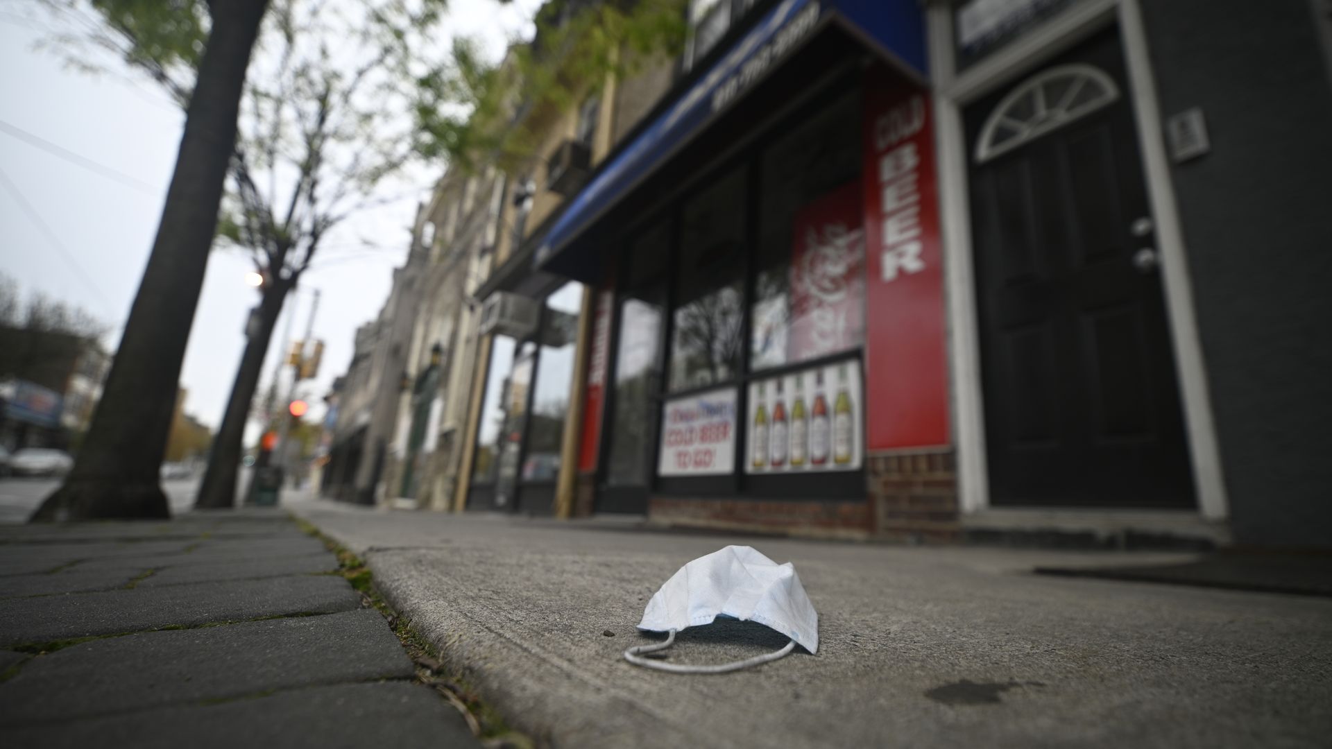 Face mask on the street