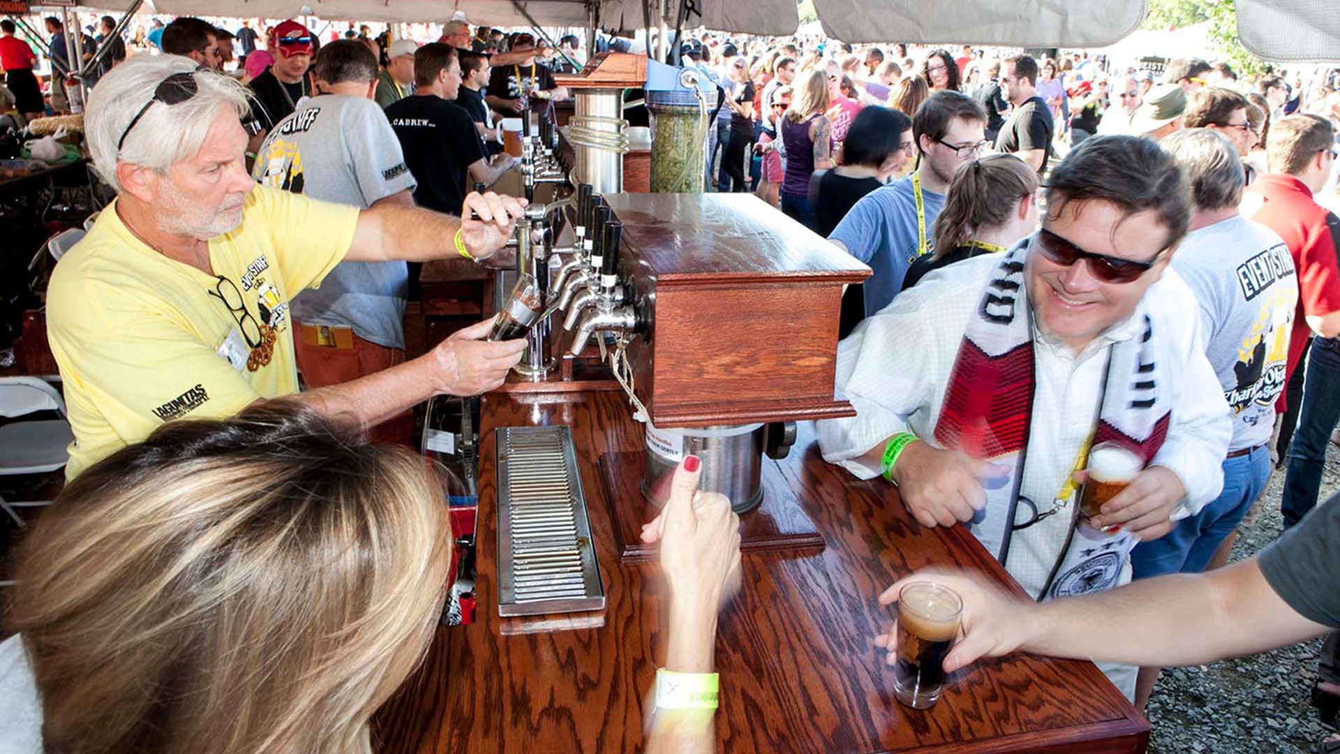 beer-tasting-at-mecktoberfest