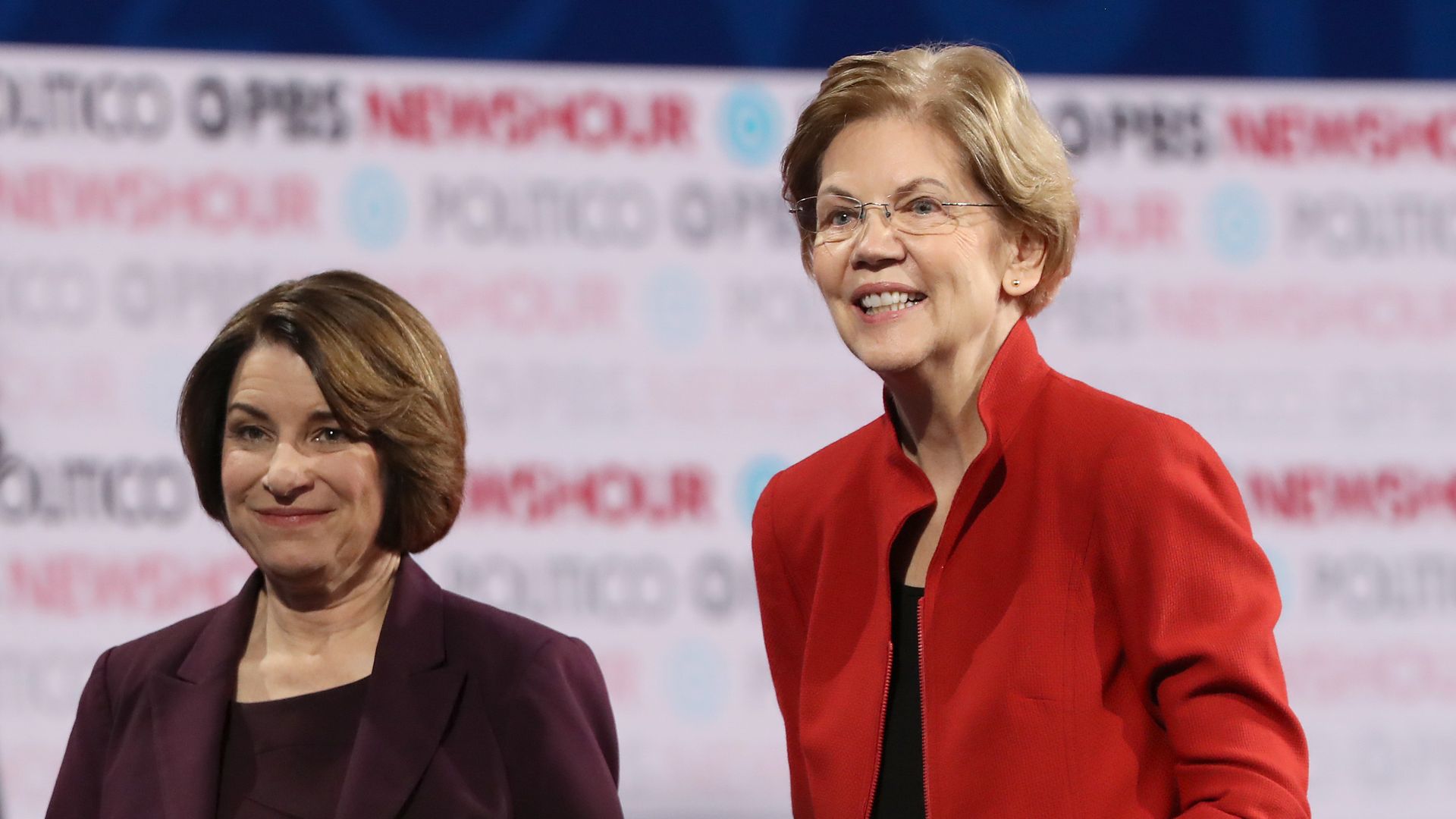 Democratic presidential candidate Sen. Elizabeth Warren (D-MA) (R) and Sen. Amy Klobuchar at a debate