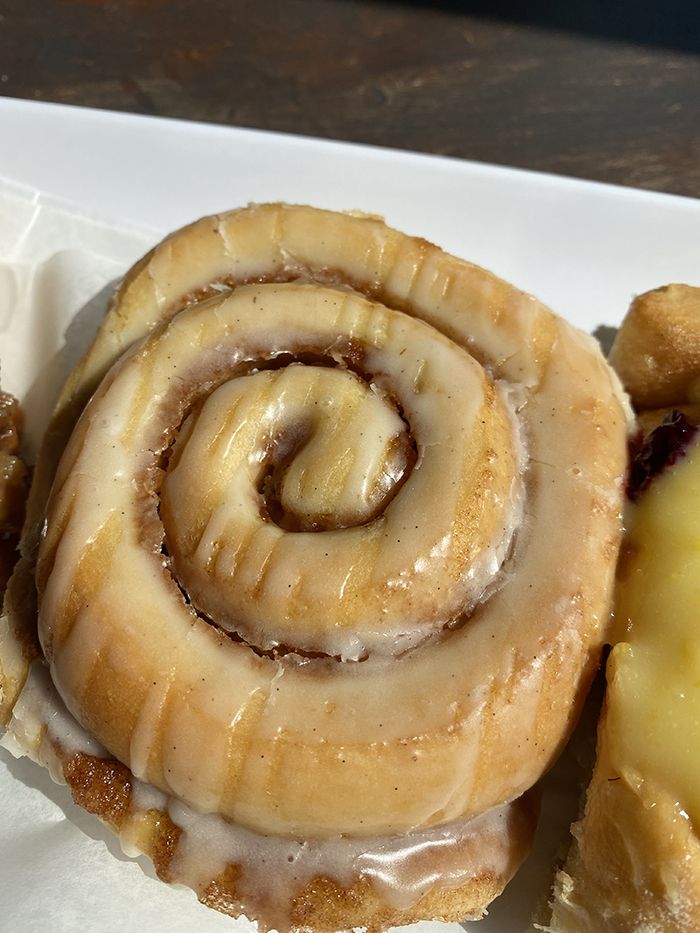 Toucan Louie's, Bun Appetit, Jay Byrd and Maria Caceres, cinnamon buns, Charlotte, bakery