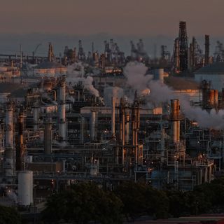 Oil prices plunge following U.S.-Iran ceasefire