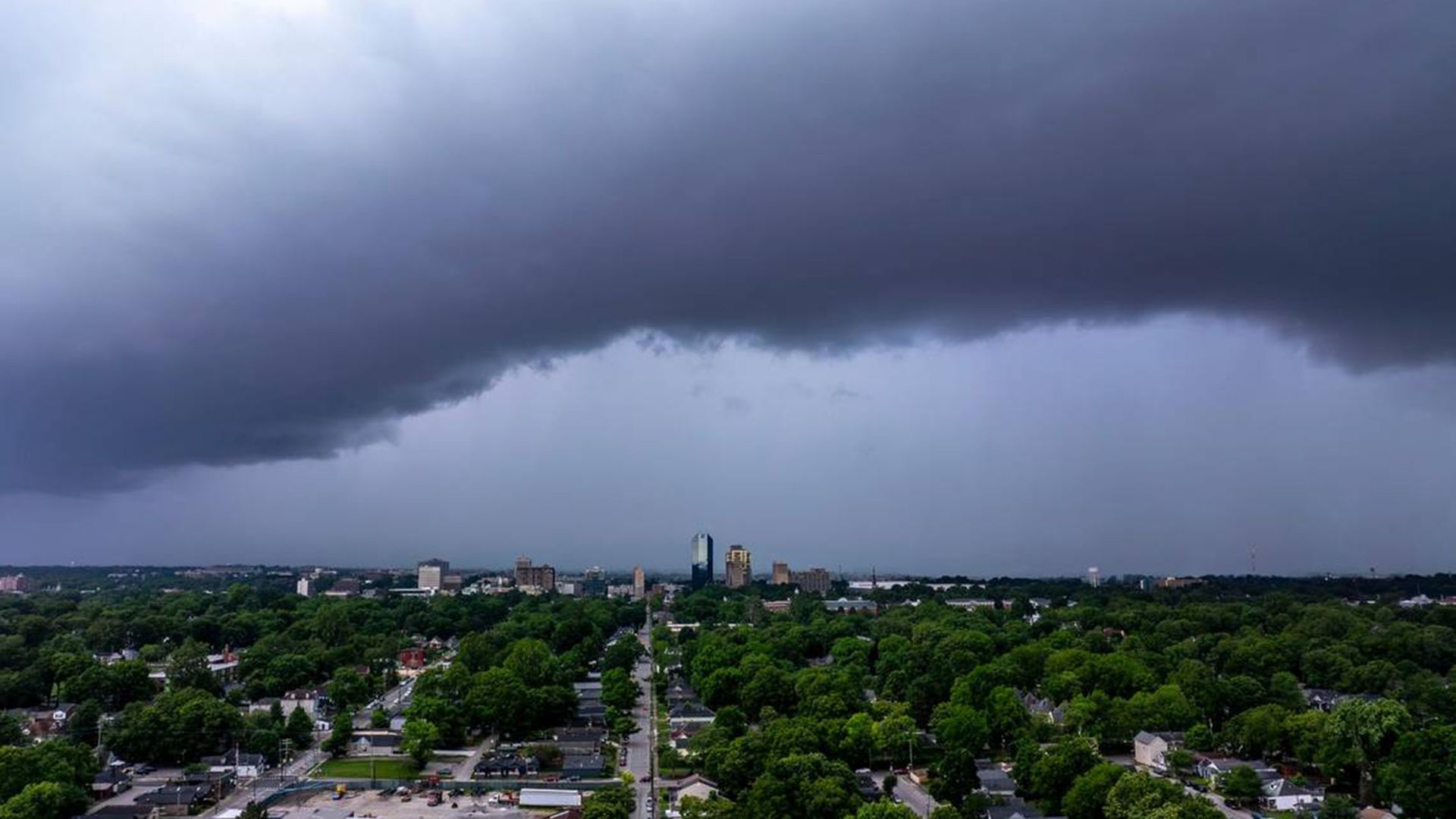 Severe thunderstorms moving into Kentucky on May 26.