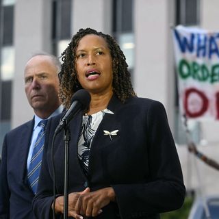 D.C. mayor: "Masked ICE agents" and out-of-town National Guard are ineffective