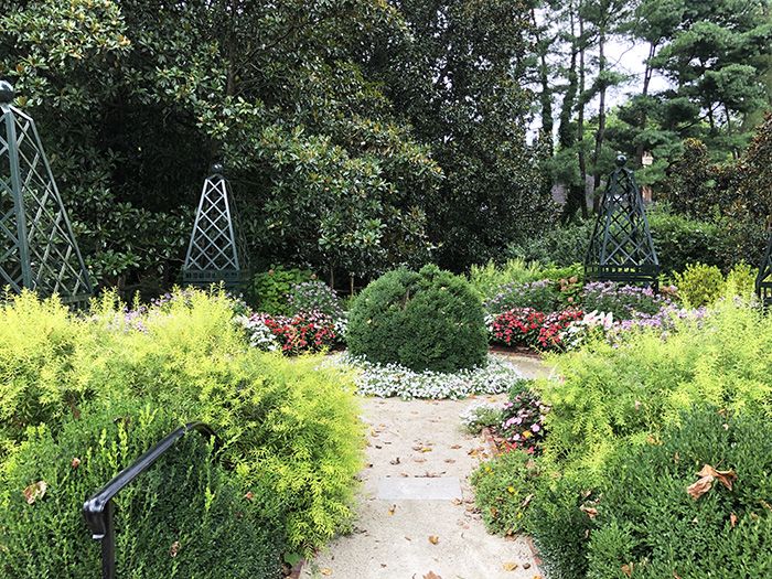 Duke Mansion Cocktails in the Courtyard duke gardens