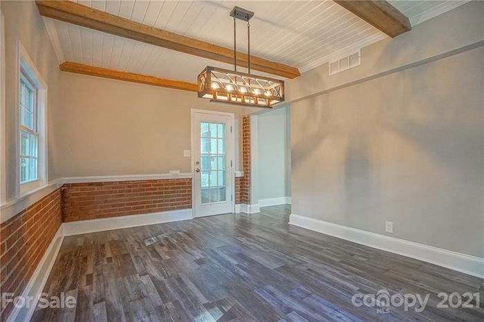 638 Mayview Dr, dining