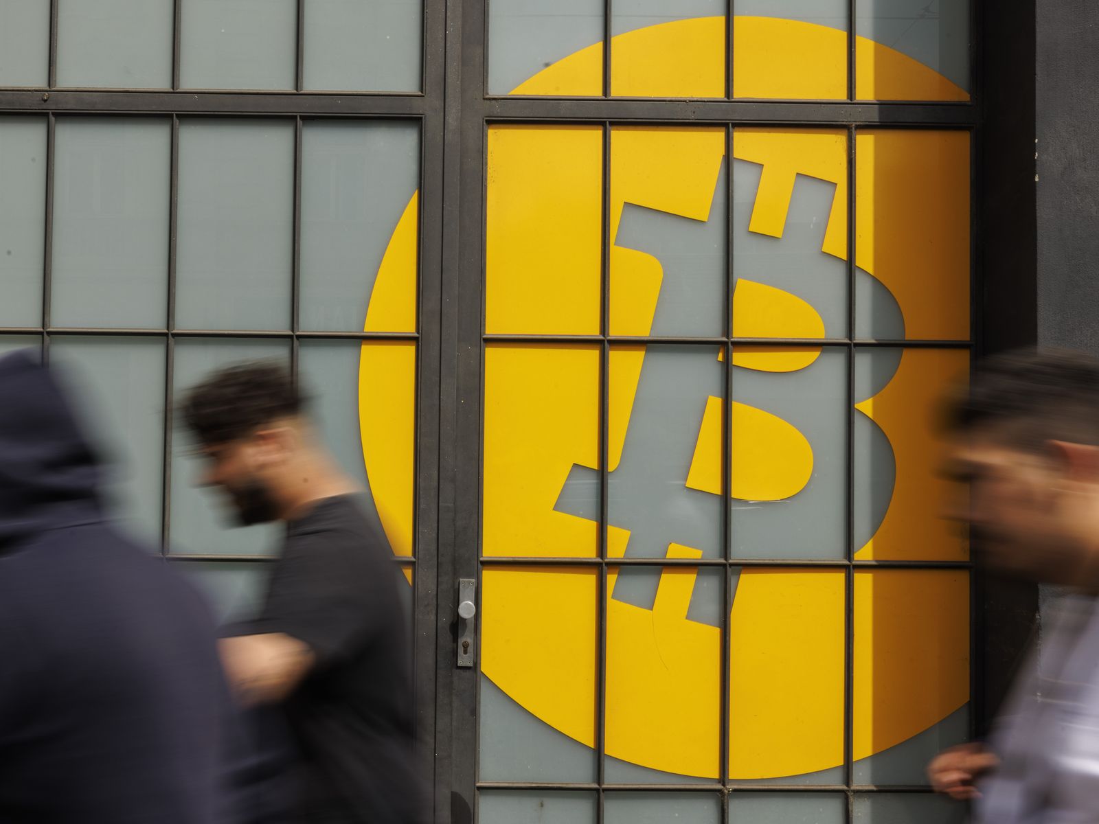 Consumers report losing more than $1b from crypto scams, FTC says