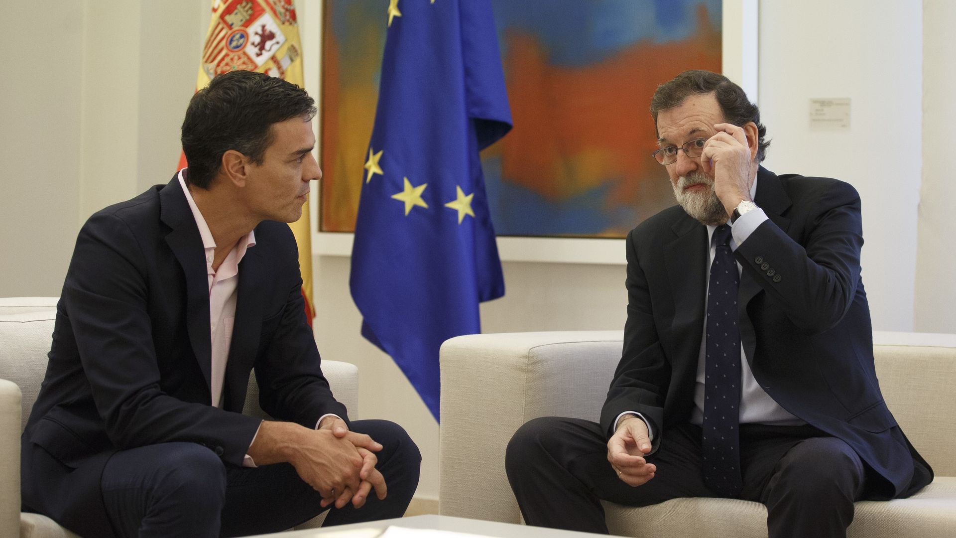 Former Spanish prime minister Mariano Rajoy talks with his successor, Pedro Sanchez