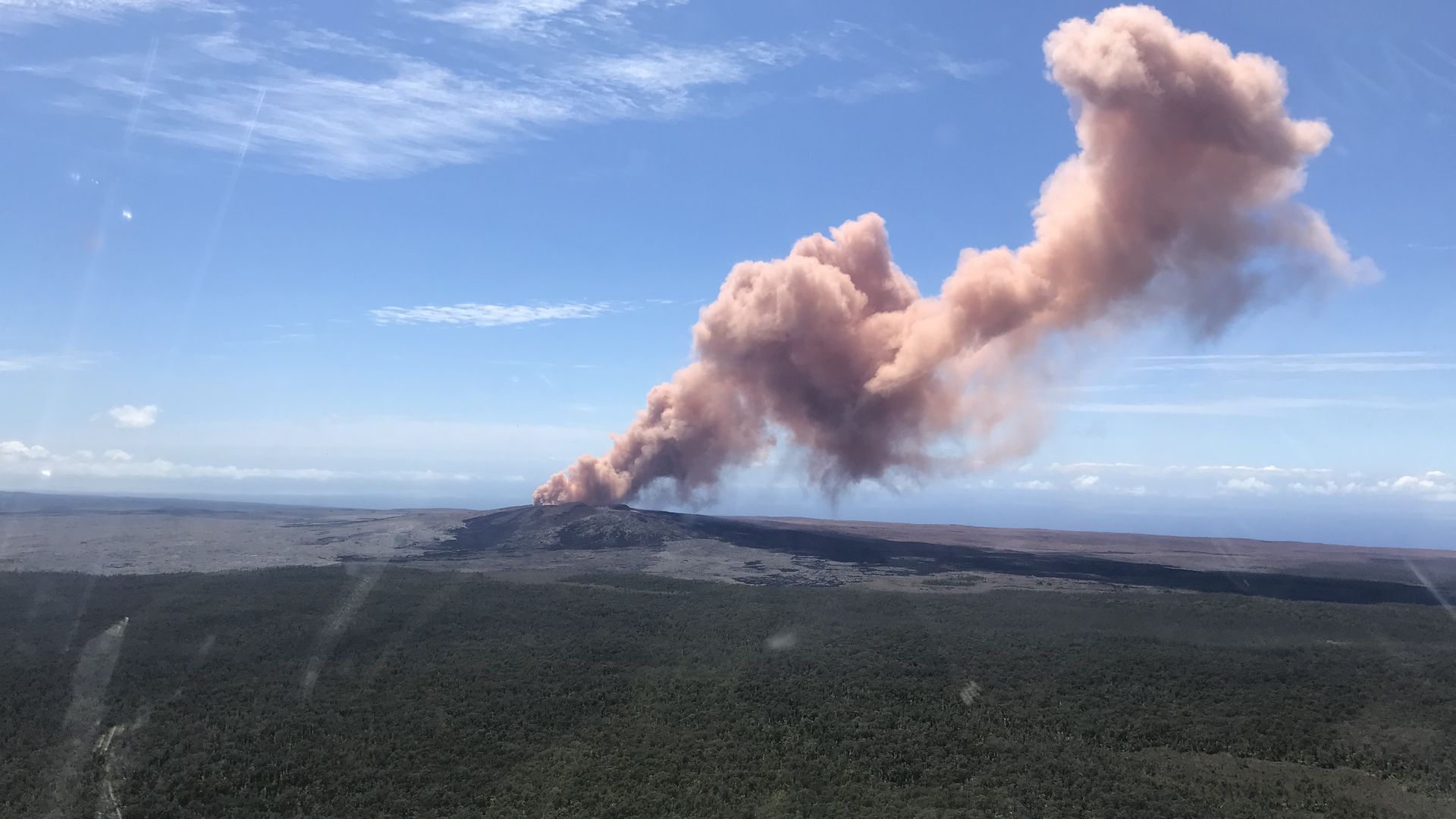 Ash sprews from the Puu Oo crater on Hawaii's Kilauea volcano on May 3