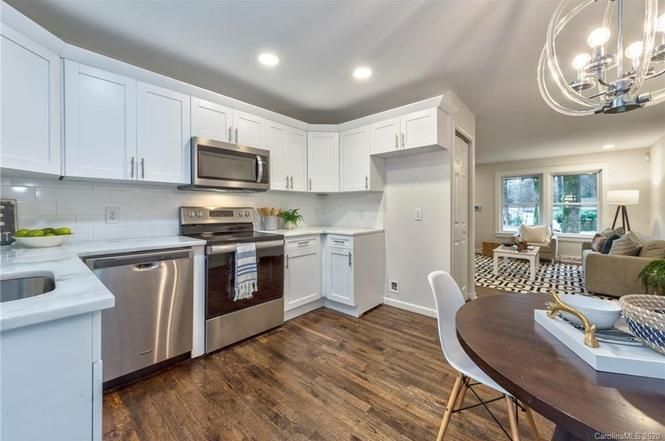 1712 Herrin Ave kitchen