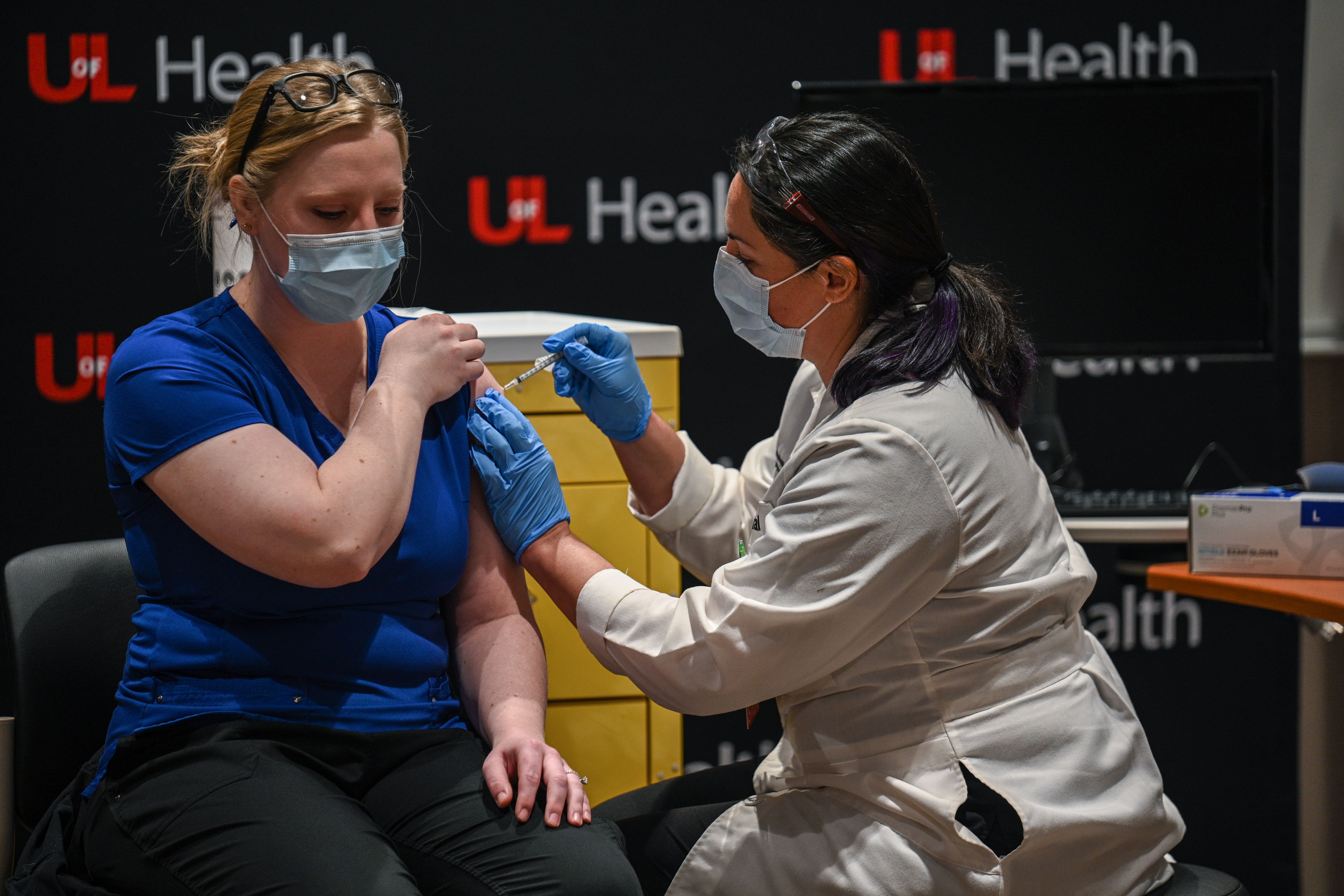 Beth Sum, RN, receives a COVID-19 on Monday in Louisville, Kentucky. Photo: Jon Cherry/Getty Images)