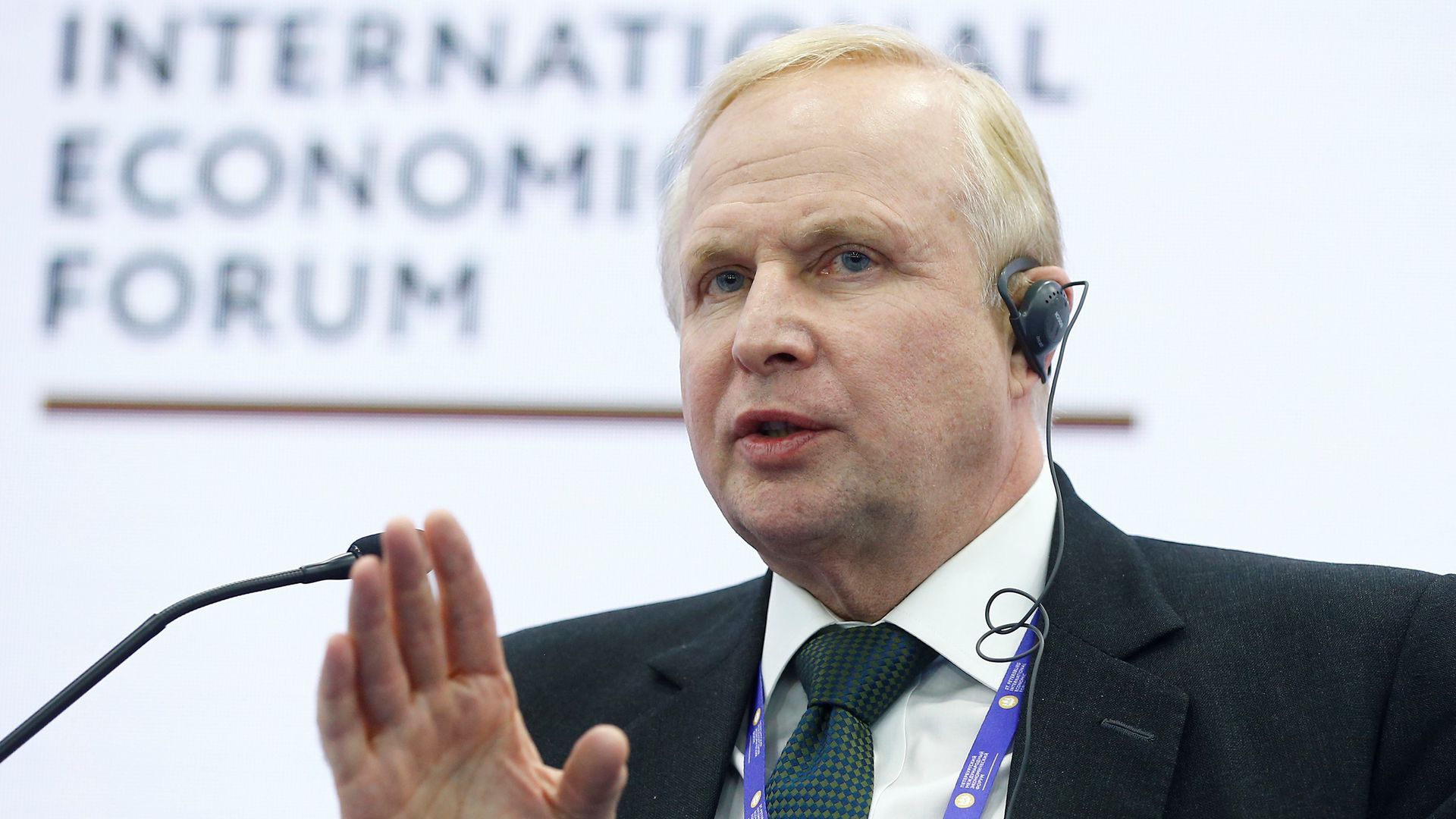 BP CEO Bob Dudley speaking at a podium 