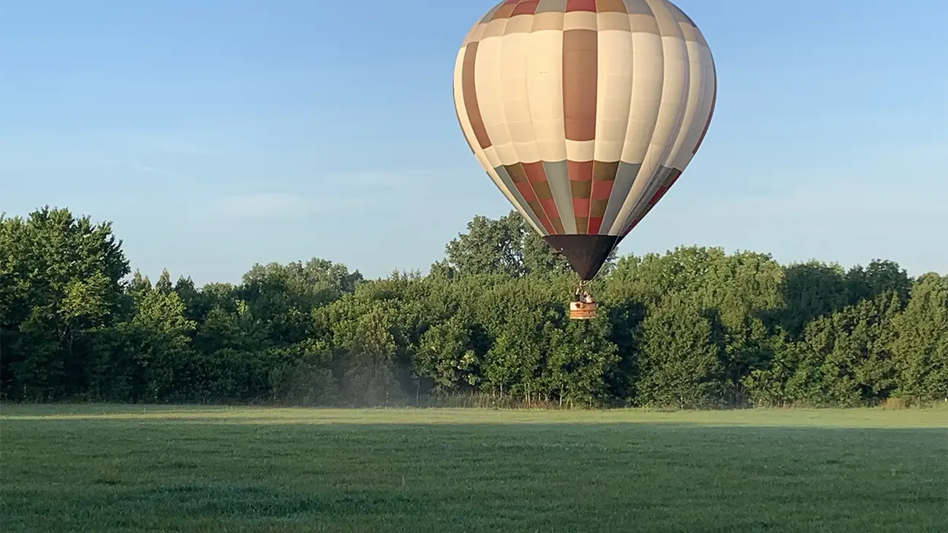 Take a hot air balloon ride 1,500 feet above Charlotte for $250 - Axios  Charlotte