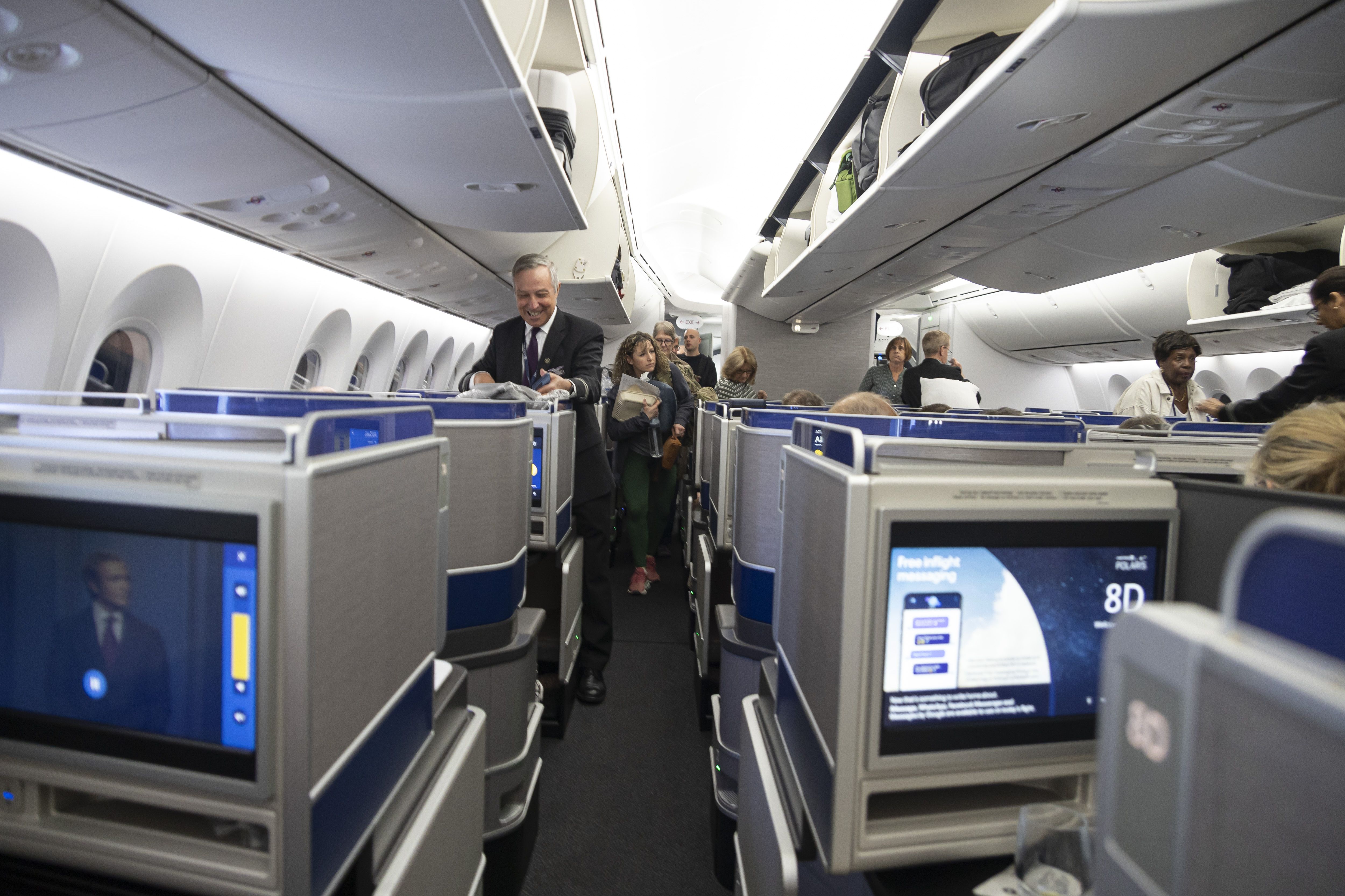 axios.com - Nathan Bomey - United Airlines splits business class into tiers on long-haul flights