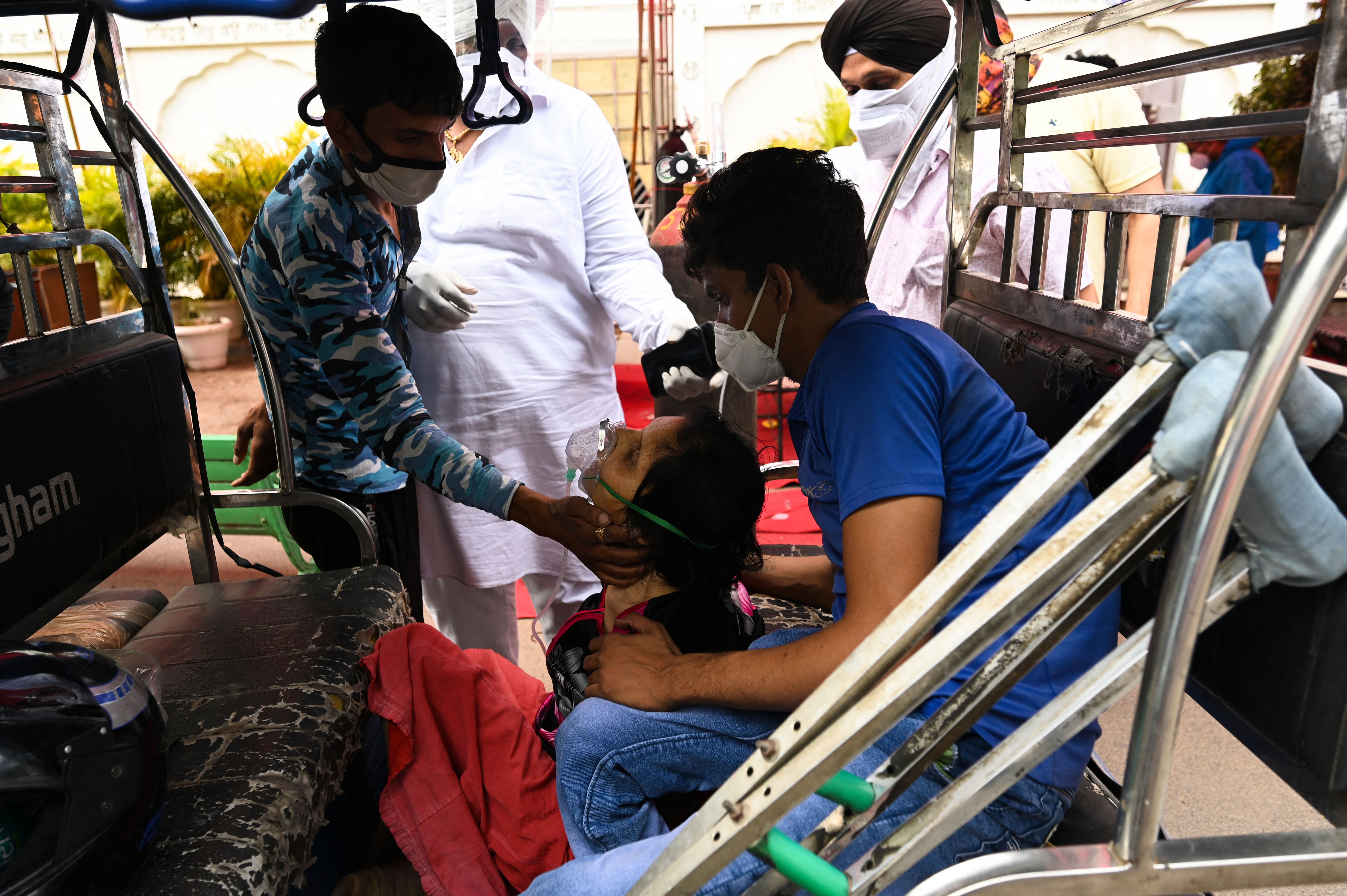 A patient struggles to breathes with the help of oxygen provided by a Gurudwara (Sikh Temple) under a tent installed along a roadside amid the Covid-19 coronavirus pandemic in Ghaziabad on May 4