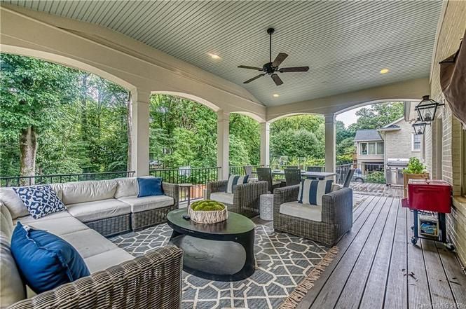 2711 Rothwood Dr porch