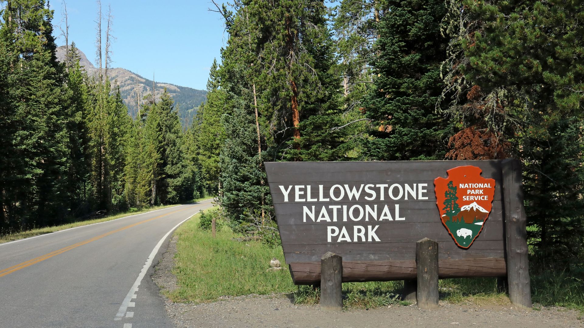 Yellowstone national park entrance