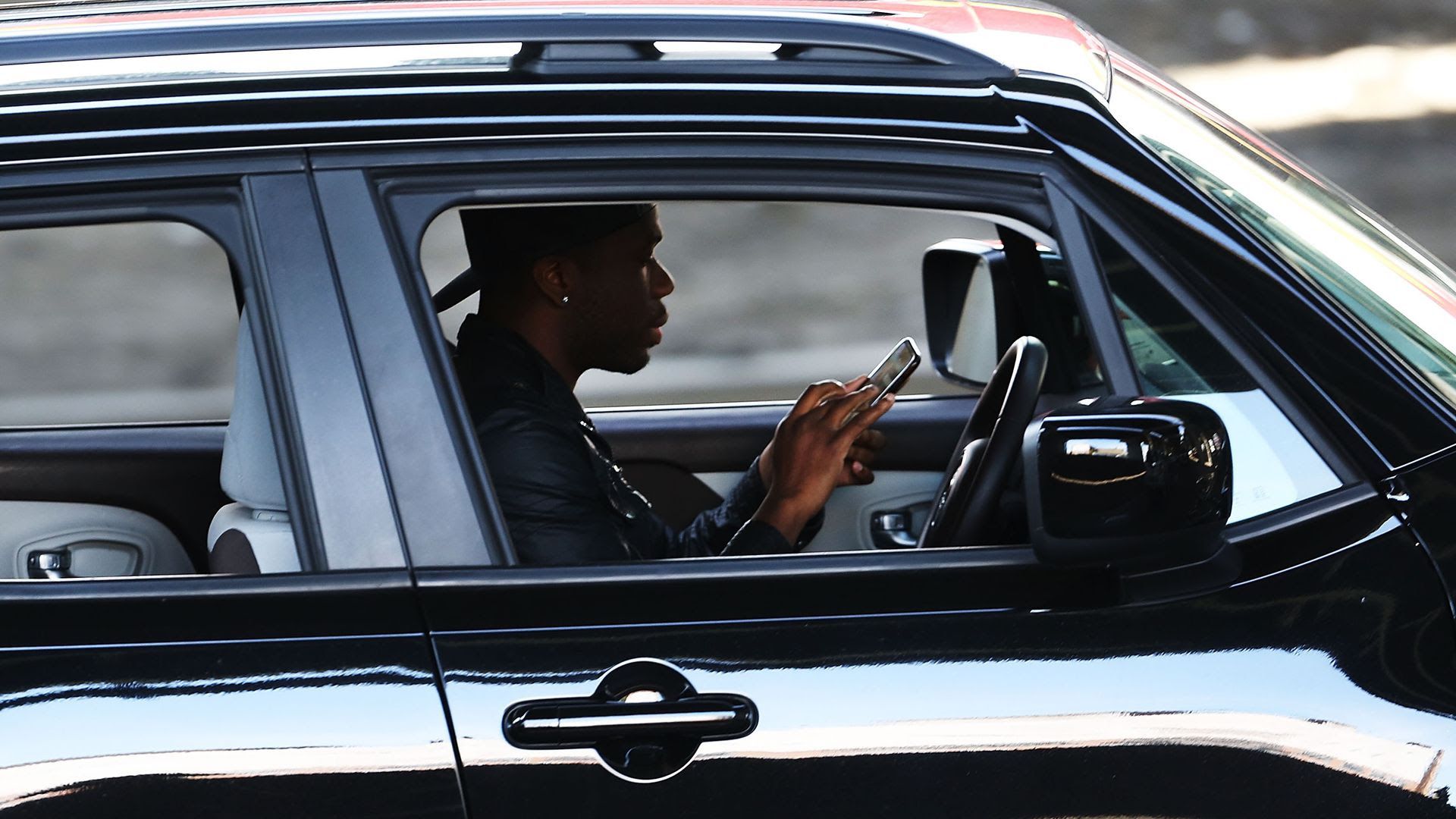 A man using a phone while driving. Photo: Spencer Platt/Getty Images