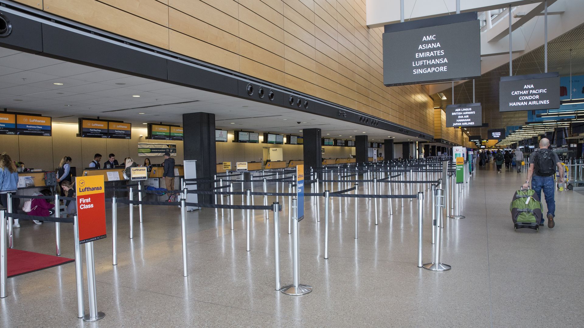 Flyers rate Sea-Tac one of the worst airports in the U.S. - Axios Seattle