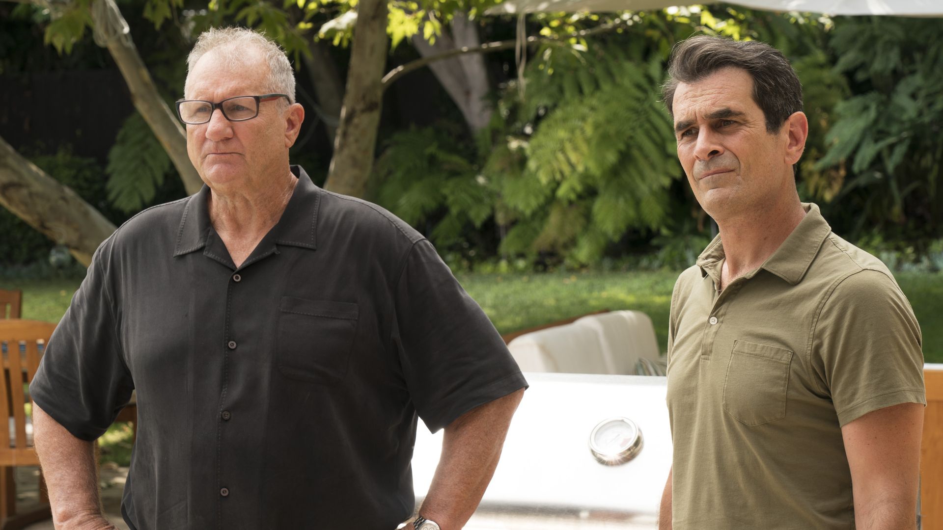 MODERN FAMILY - "Kiss and Tell" - Haley needs a little help deciding whether or not to tell Arvin about her kiss with Dylan and goes to Mitch and Cam for their advice. Meanwhile, Gloria suspects Manny's Canadian girlfriend is made up and wants to find out the real truth, on "Modern Family,