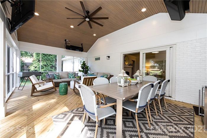 3124 Pendleton Ave screened in porch