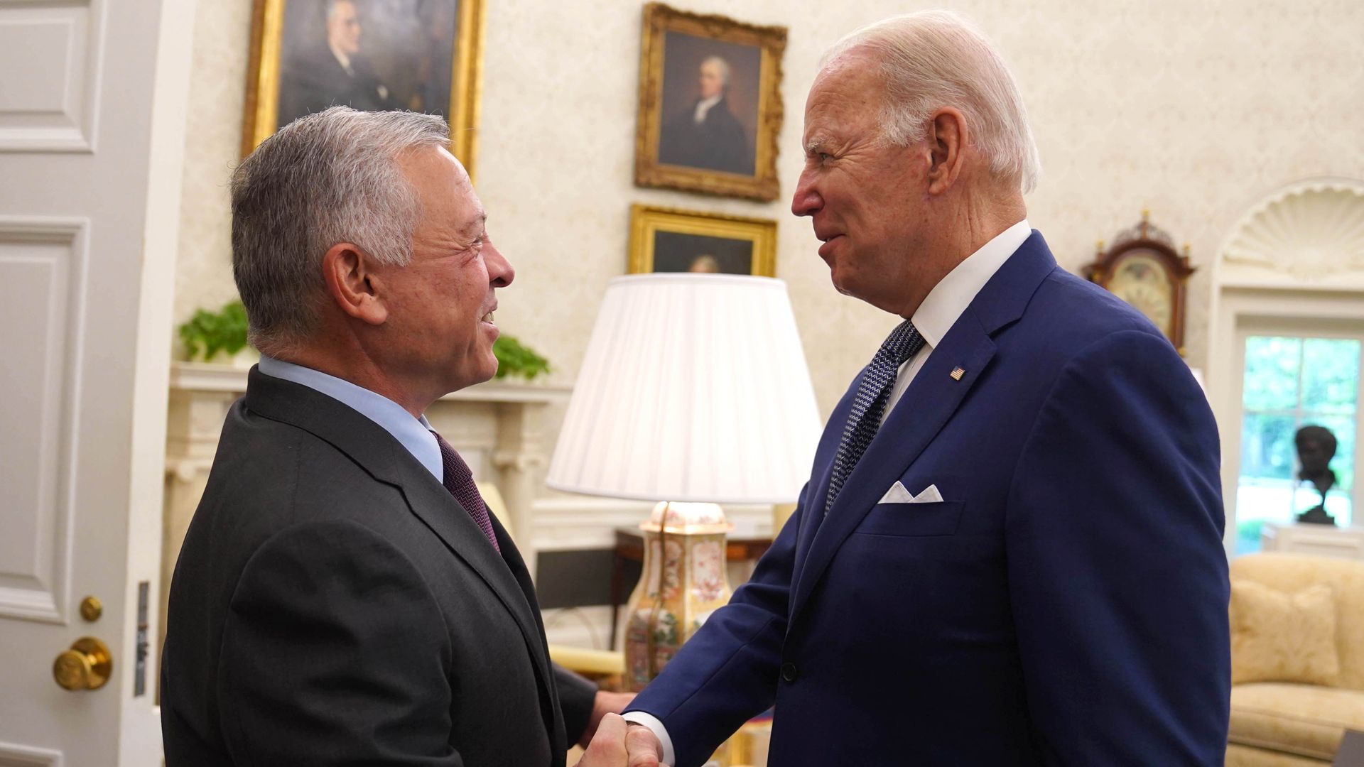 Jordanian King Abdullah II and President Biden shakes hands at the White House on May 13, 2022. Photo: Handout/Royal Hashemite Court/Anadolu Agency via Getty Image
