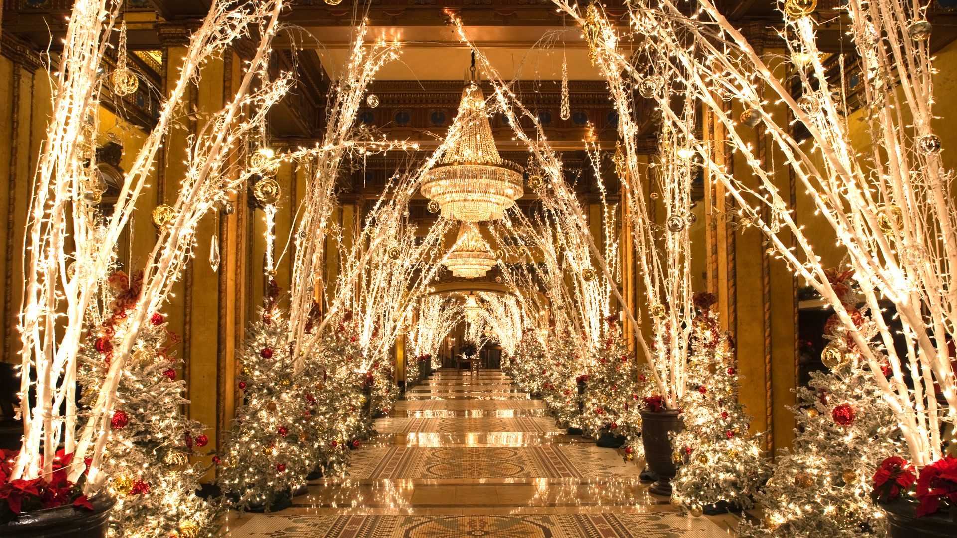 Photo shows white lights decorating the lobby of the Roosevelt in New Orleans