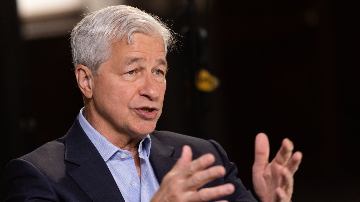 JPMorgan CEO Jamie Dimon warns of economic "hurricane" from Ukraine and Fed tightening thumbnail
