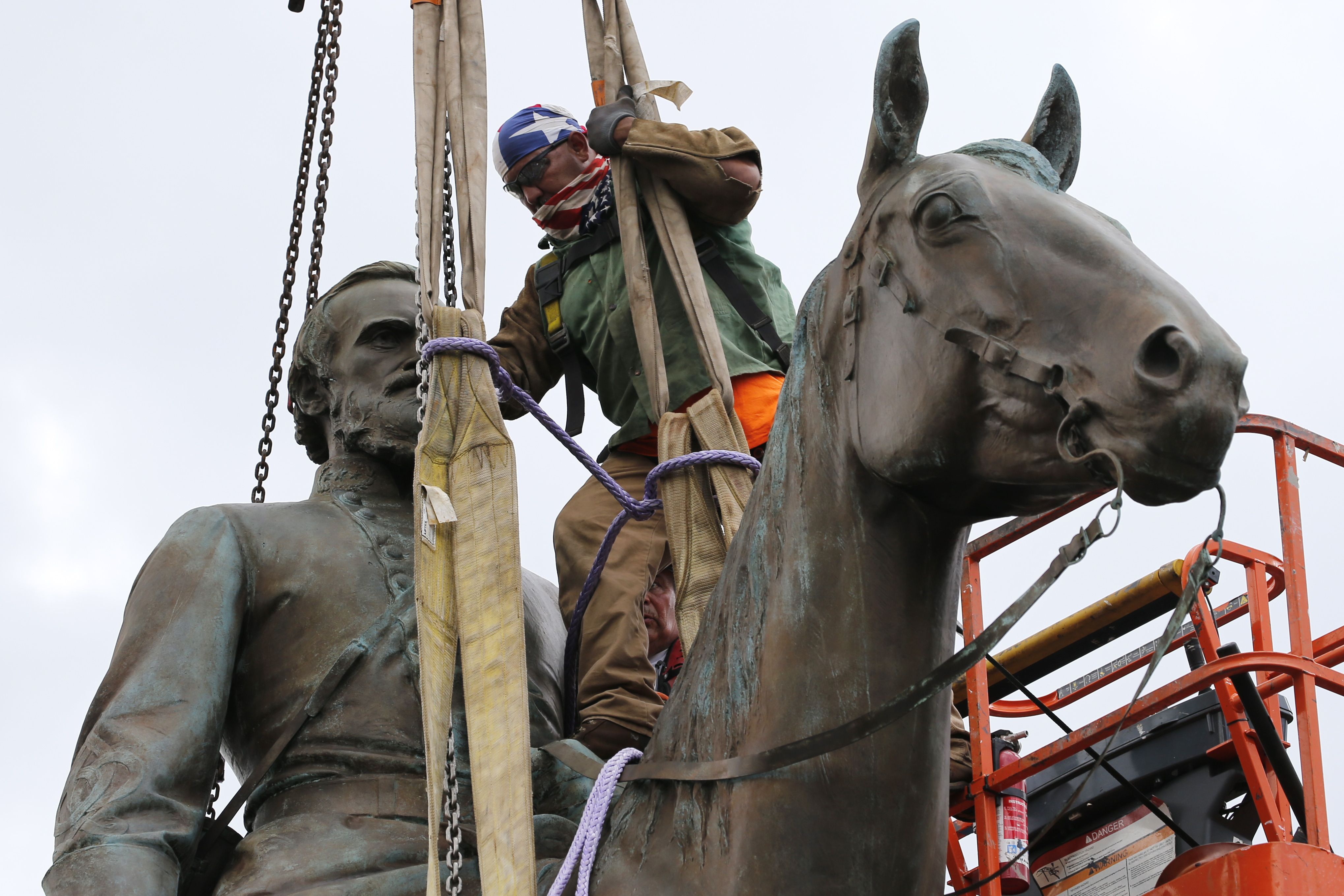 A worker attaches a rope as they prepare to remove the statue of Confederate General Stonewall Jackson from its pedestal on July 1, 2020, in Richmond, Va.