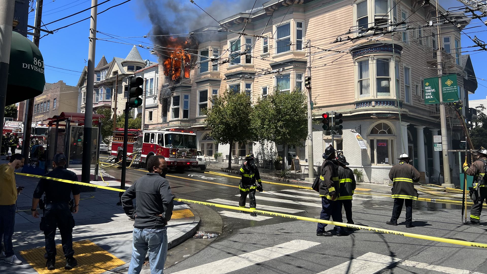 Fire in building near Divisadero Street