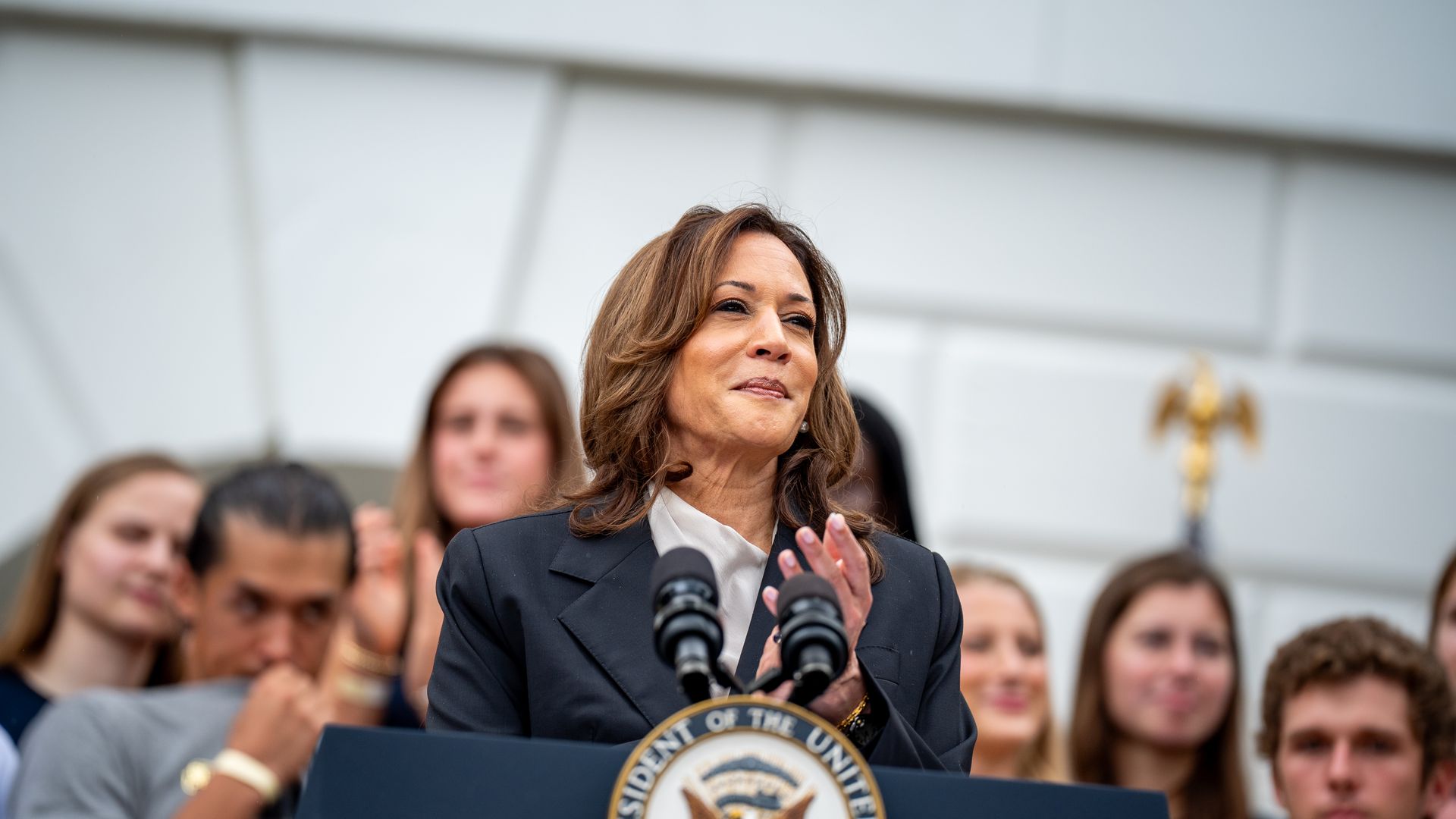 Kamala Harris clapping