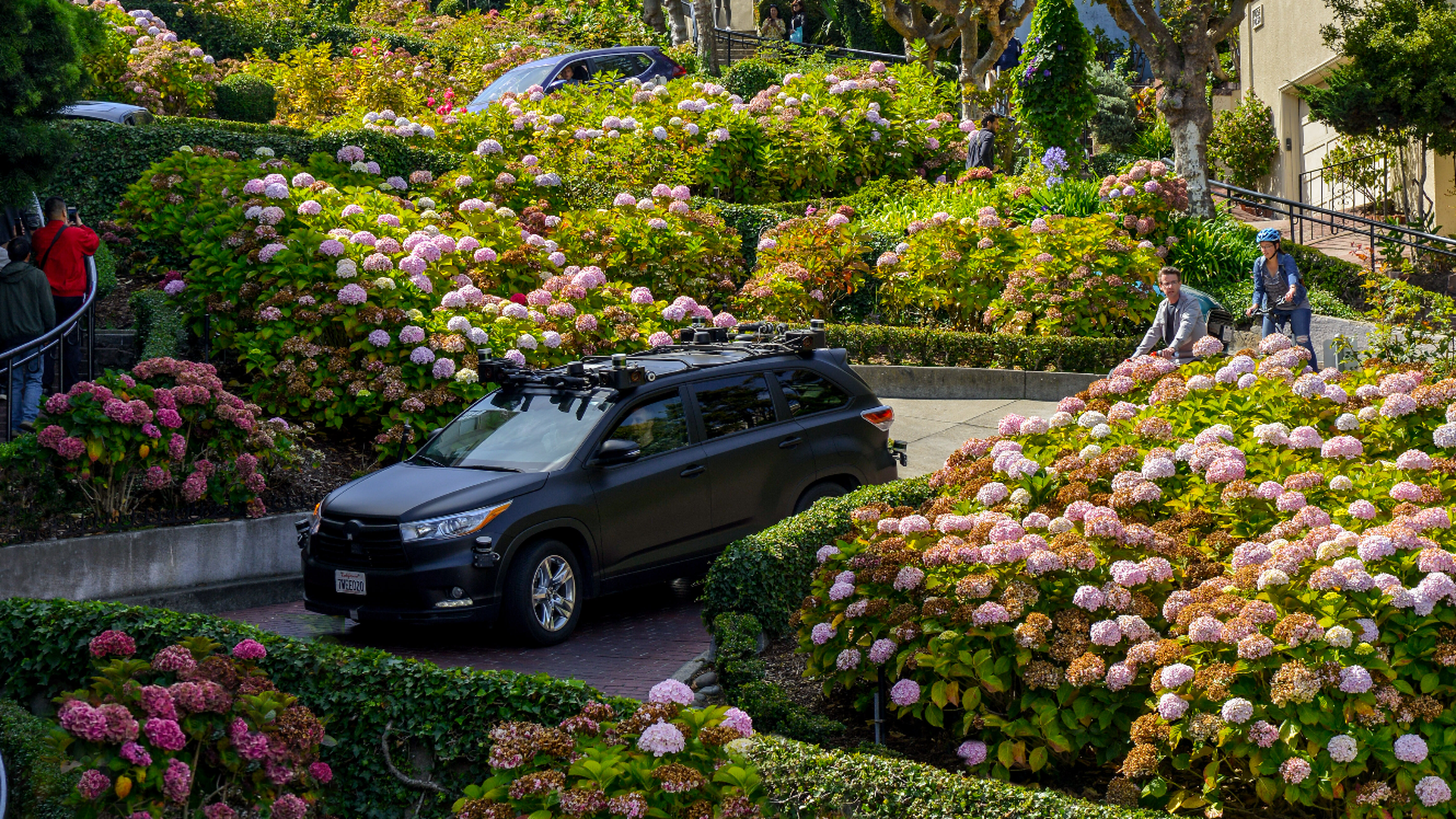 Image of Zoox test-drive vehicle on San Francisco's windy Lombard Street